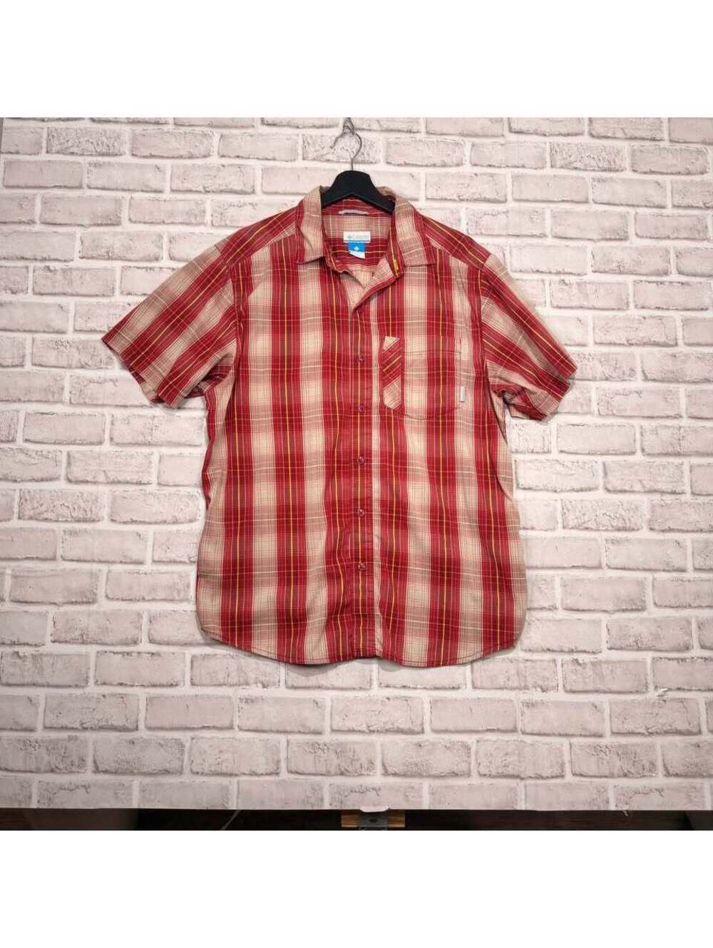 Columbia Short Sleeve Plaid Button Down Omni-Tech Red Men's M